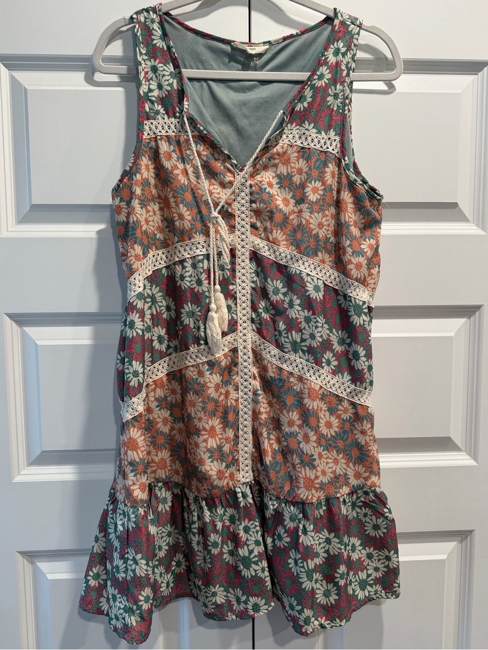 Entro Sleeveless Floral Crochet-Trim Tank Top - Multi